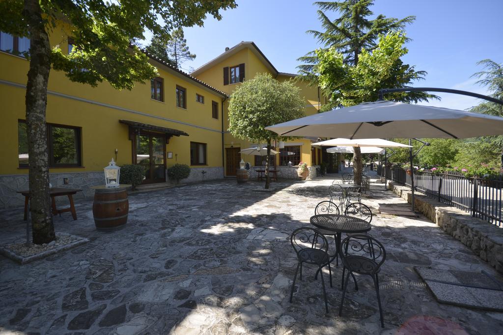 Hotel Pineta Ristorante Country House In Fabriano Campodonico  Exterior foto