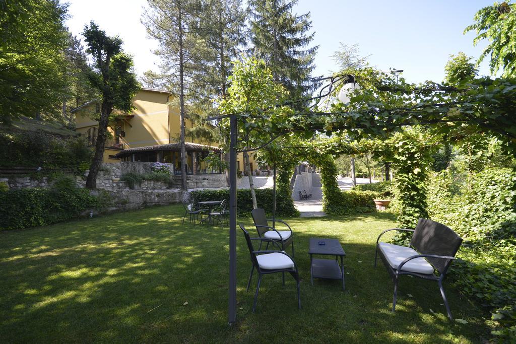 Hotel Pineta Ristorante Country House In Fabriano Campodonico  Exterior foto