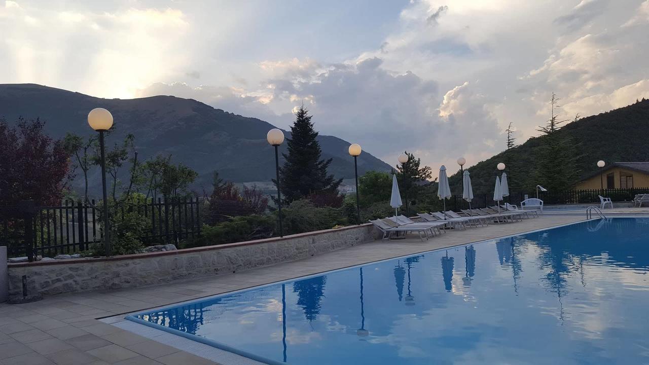 Hotel Pineta Ristorante Country House In Fabriano Campodonico  Exterior foto